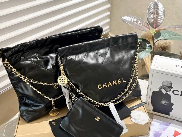 纯皮版 折叠礼盒 Chanel全新配色 皮质油亮柔软光泽小牛皮 22Bag 以数字命名的 垃圾袋 2021 年10 月 Chanel 品牌艺术总监virgini