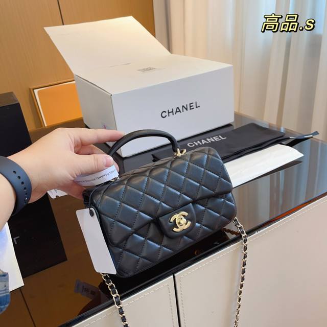 配飞机礼盒 Chanel 香奈儿 手柄方胖子 时时刻刻展现最美的你 可单肩 斜挎 尽显女人优雅气质 是一款超级百搭的休闲链条包尺寸 20x6x12Cm