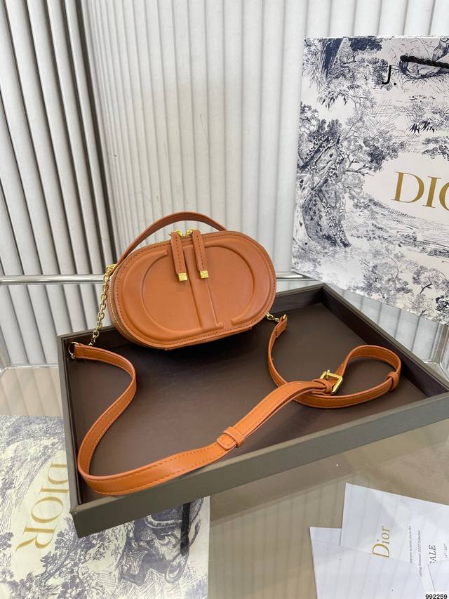 Dior迪奥斜挎包 小可爱好看 超级实用型 很甜哦 尺寸 18 11