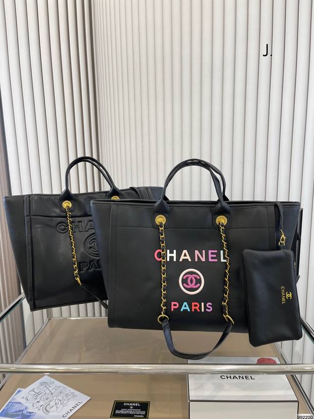 香奈儿新款沙滩包 高级又独特的设计 包包简约不累赘 Chanel买她买她买她 尺寸 37 29