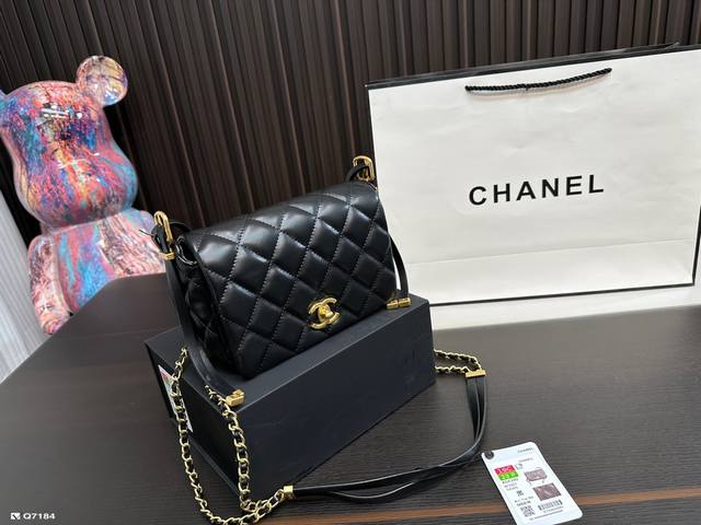 折叠盒 Size 19 13Cm Chanel 香奈儿链条手袋 我愿称之为最温柔复古 必须给自己安排 链条也太好了很巴洛克 一款绝美的包包爱了爱了