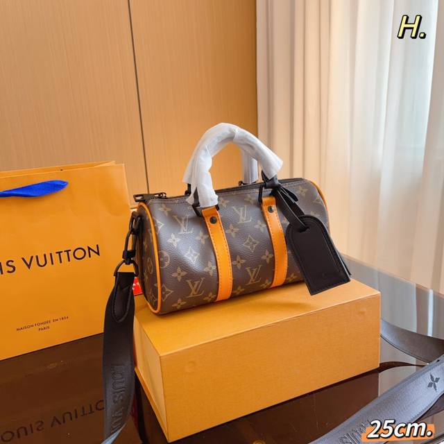 配折叠礼盒 Lv X Nigo Keepall Xs 25 枕头包 手袋是一款理想的都市手袋 标志性的造型与经典的 Monogram 帆布 加之多种携带方式和奢