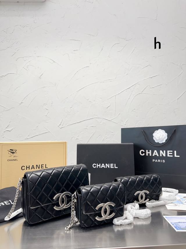 香奈儿 Chanel 翻盖链条包 手感超级好 原版五金 超级大牌 以华丽高贵的外形成为当下最炙手可热之作人手必备 明星热捧 精匠之作 尺寸 21 13Cm 18