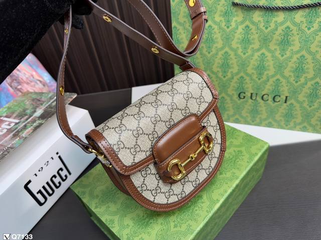 免税店全套包装 Gucci古奇 1955酷奇马鞍包 新品 全新造型的 精致小巧真的的超级好看 配色也延续了ophidia系列非常高级 是这一季重点推荐的单品之一