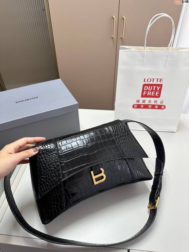 Balenciaga Down Town 新款沙漏 巴黎世家异型包的设计又酷又高级 包身容量可观l-38尺寸30.10.18配盒