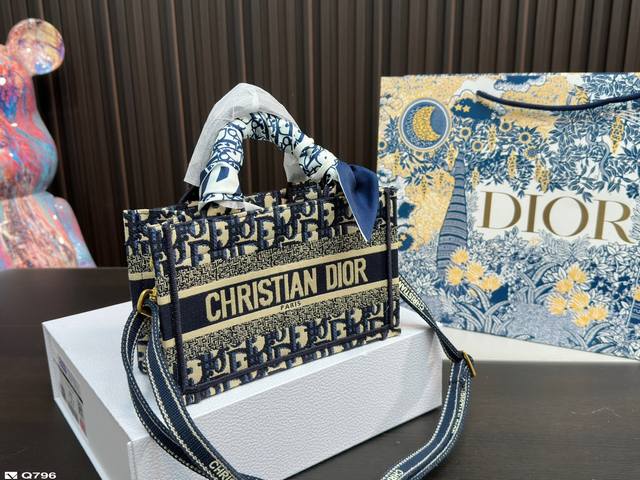 配折盒丝巾 Ddd Dior 原版布提花 Ddd Dior Book Tote今年最喜欢的一款购物袋 Tote我用的次数最多的包 Ddd 迪奥因为容量超级大 D