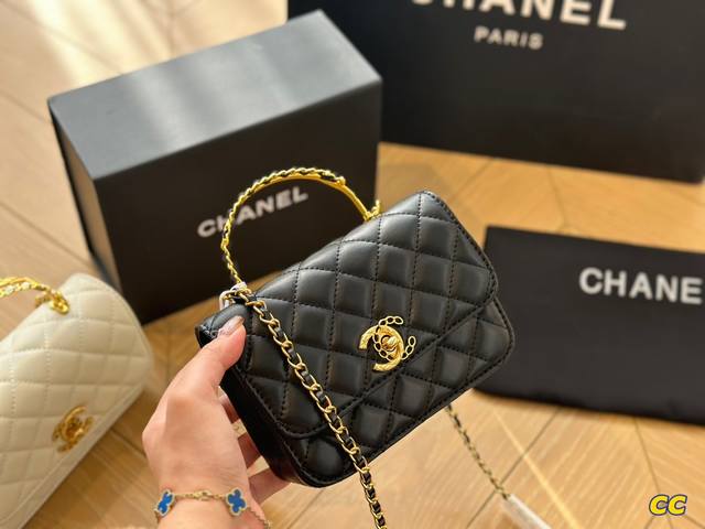 折叠盒 Ddd 尺寸17 11 Ddd 香奈儿chanel 镂空双c手柄链条包 Ddd 精致的一只 Ddd 真的超级无敌巨可爱 Ddd 仙气满满 小姐姐日常必入