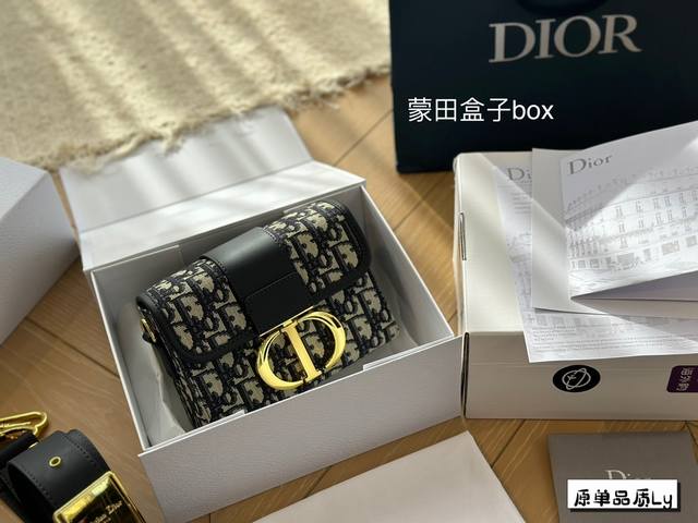 全套包装 Ddd 原版 Dior Camp新款蒙田包 采用专柜御用原版双面绣老花料 迪奥的oblique复古印花图案早在上世纪六十年代就在巴黎时装周里掀起热潮