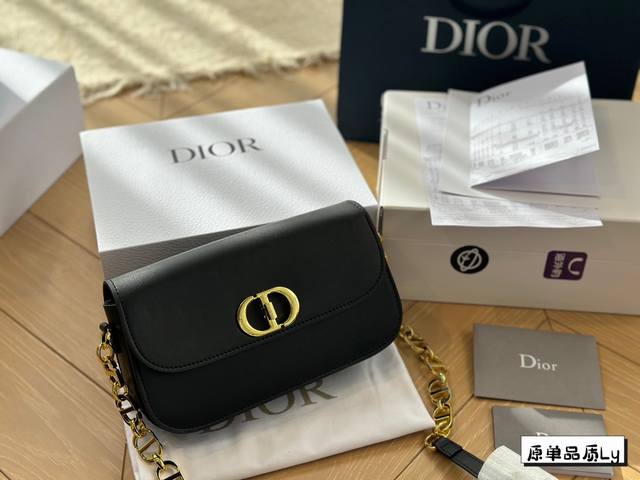 全套包装 Ddd Dior新款蒙田 Ddd 2023年买的第一-个包太显气质了 Ddd 今天来分享-组look Ddd 不管过了多久还是那么经典上 Ddd 当然