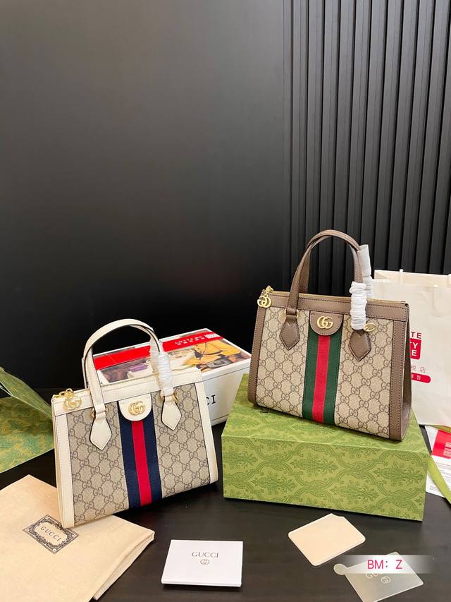 Gucci Ophidia系列 百搭之王 Ddd Ophidia不断发展壮大 在每--季都会带来令人惊艳的新品 这款手提包是epilogue系列中的一款 配有可