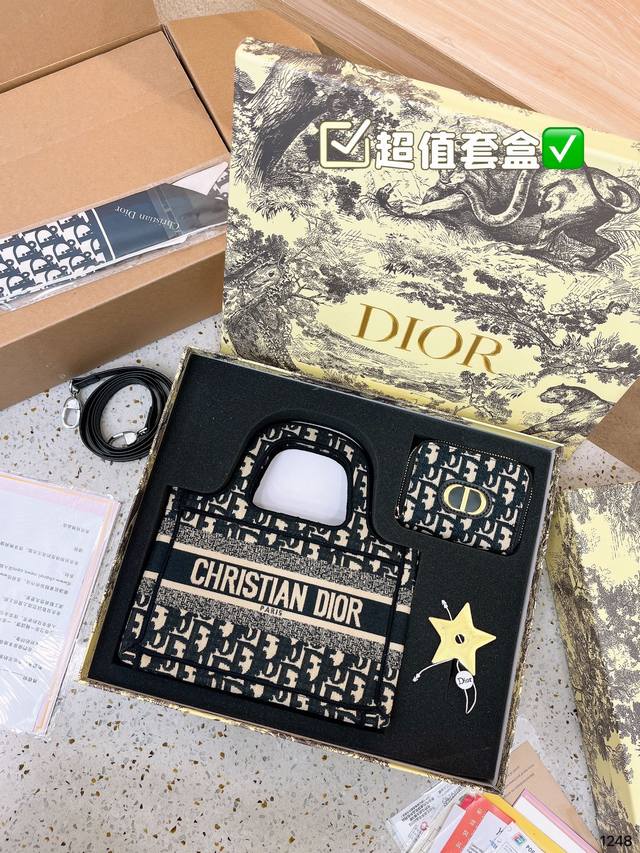 超值套盒 Ddd Dior托特tote Ddd 超实用 Ddd 新颜色购物袋 Ddd 出游必备单品 Ddd 尺寸20Cm迷你 Ddd