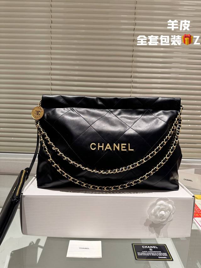 礼盒 Ddd Size 35x28Cm Ddd 太好搭配了呜呜呜 Ddd Chanel 香奈儿垃圾袋出新啦 Ddd 横版的22Bag上身意外的好看 Ddd 慵懒