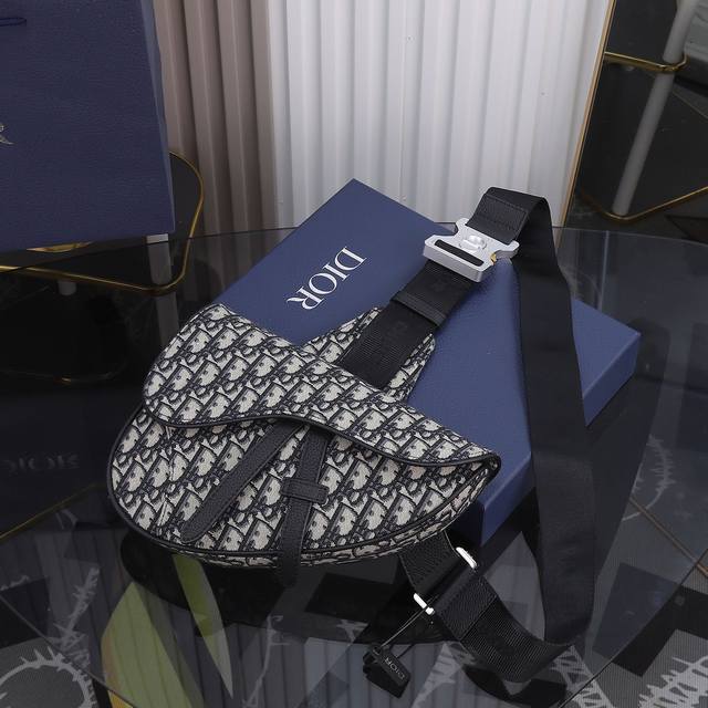市场最高版本 欢迎对比 点击长按翻译 Saddle & Dior Oblique :1Adpo093Yky_H28E Dior Oblique . . Chri