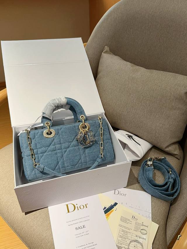 高版本 Dior迪奥 复古牛仔横版藤格戴妃d-Joy 尺寸26Cm 礼盒包装