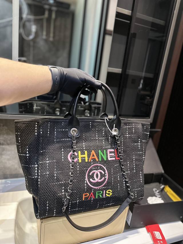 香奈儿新款沙滩包 高级又独特的设计 包包简约不累赘 Chanel买她买她买她q尺寸 38 30