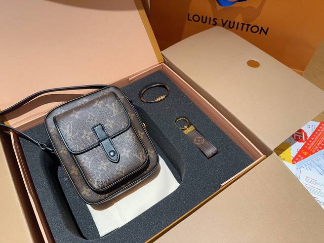 高版本 Louis Vuitton 路易威登lv 男包christopher老花迷你挎包手机包手绳钥匙扣超值三件套组合套装套盒 尺寸15 17 礼盒包装飞机箱