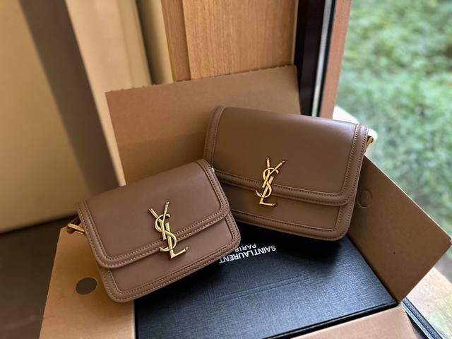 礼盒包装 Ysl豆腐包 It Bag_必火爆款 Ysl Solferino 手感及皮面的柔韧度都非常好 全新设计的 L 字母上下对半开扣 尺寸 20小 23大