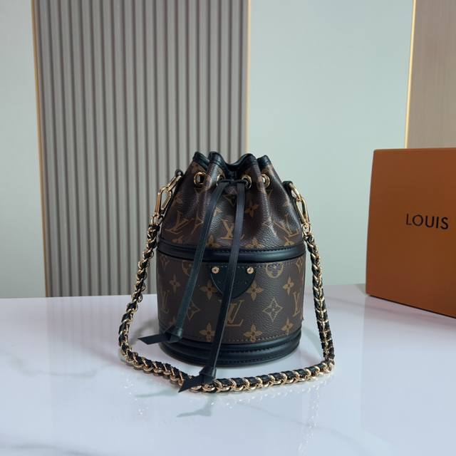 牛皮折叠礼盒 Louis Vuitton 老花抽绳链条发财桶 尺寸底直径14.5高20.5Cm