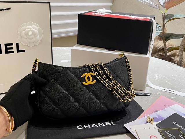 鱼子酱 折叠礼盒 Chanel 24C 新款腋下包 慵懒随性又好背 上身满满的惊喜 高级慵懒又随性 彻底心动的一只 Size 20Cm 23Cm