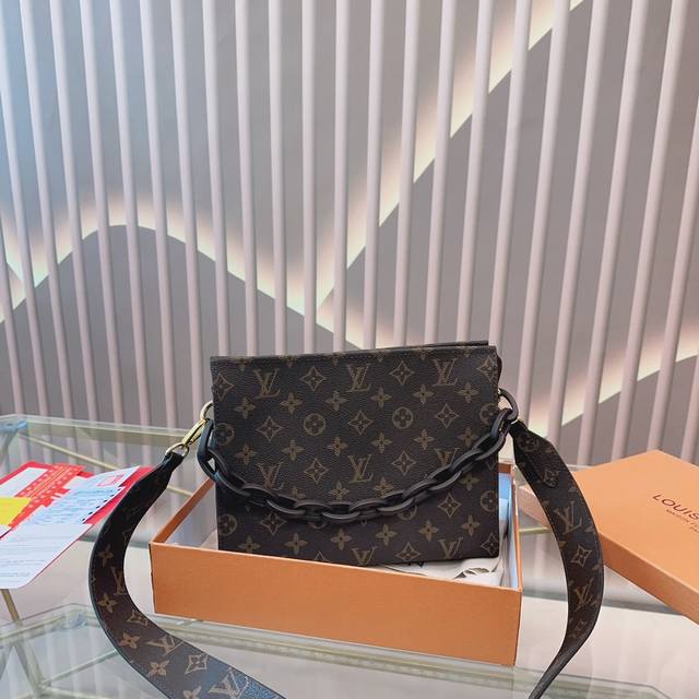 礼盒包装 Louis Vuitton 路易威登 Lvdopp Kit 洗漱包 这款化妆包颜值高 可以直接拎出街 尺寸 26*6*20Cm P
