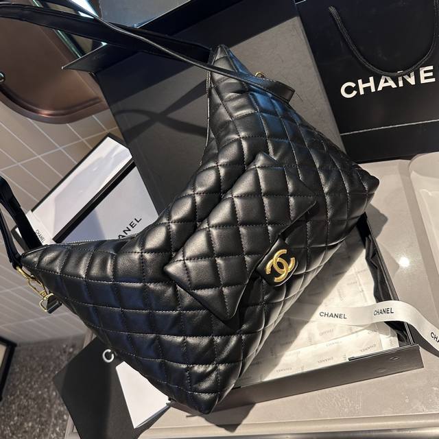 礼盒包装 Chanel 中古 手提包 黑色系的搭配很适这季节 复古氛围感瞬间拉满 尺寸37 29Cm