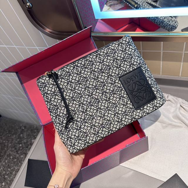 礼盒包装 Loewe 罗意威 手包 男女通用 原版提花布 配小牛皮 尺寸25