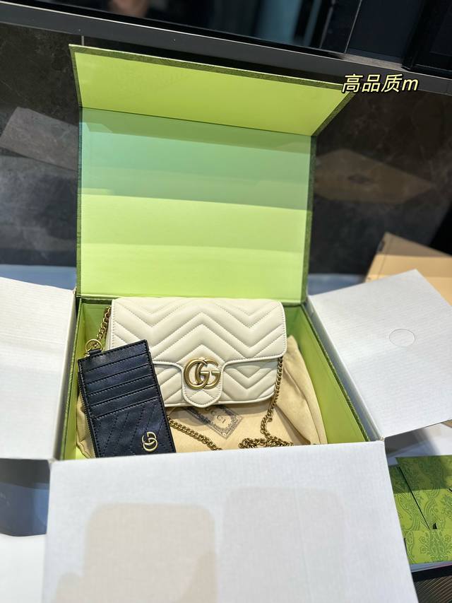 折叠礼盒 Size 22 12Cm Gucci Marmont 新款 一定要入手的小马蒙包 Marmont最最经典的双g 升级版牛皮 皮质 五金 对纹 完美