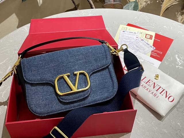 牛仔 折叠礼盒 华伦天奴valentino女士 Valentino 秀款 Black Tie Valentino Letter Bag 来自valentino