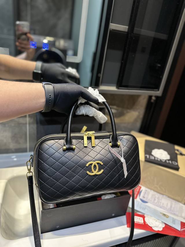 Chanel 手提包 化妆包 慵懒随性又好背 上身满满的惊喜 高级慵懒又随性 彻底心动的一只jj Size 27Cm