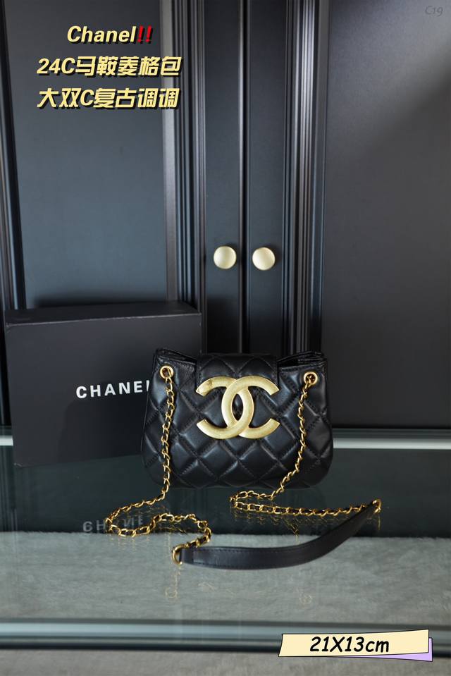 配折叠礼盒 Chanel 香奈儿 羊皮24C马鞍链条包菱格包 好美 到底是谁在找大logo包包 黑金复古大双c Logo链条包 方方正正像个小tote托特包 非