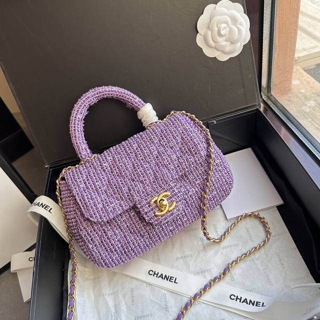 折叠礼盒 Chanel 24C 手柄包 慵懒随性又好背 上身满满的惊喜 高级慵懒又随性 彻底心动的一只 Size 24 16Cm