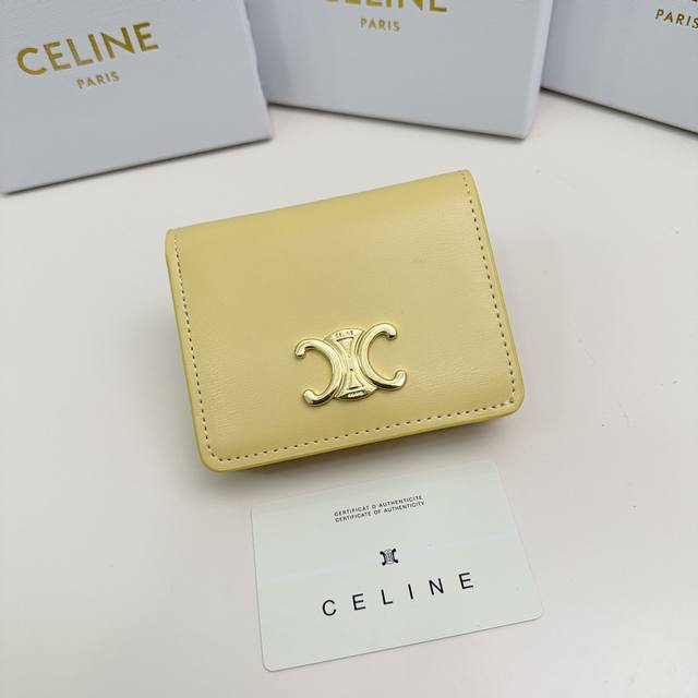 品牌 Celine 3510 颜色 黑色 鹅黄 灰色 尺寸 11*9*3 说明: Celine官网最新款 短式钱包非常炫美的一个系列 专柜同步 采用头层牛皮 精