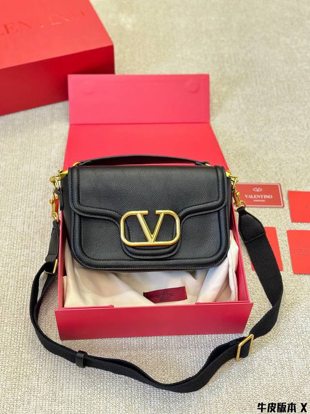 牛皮版本 华伦天奴valentino女士 Valentino 秀款 Black Tie Valentino Letter Bag 来自valentino 的信袋