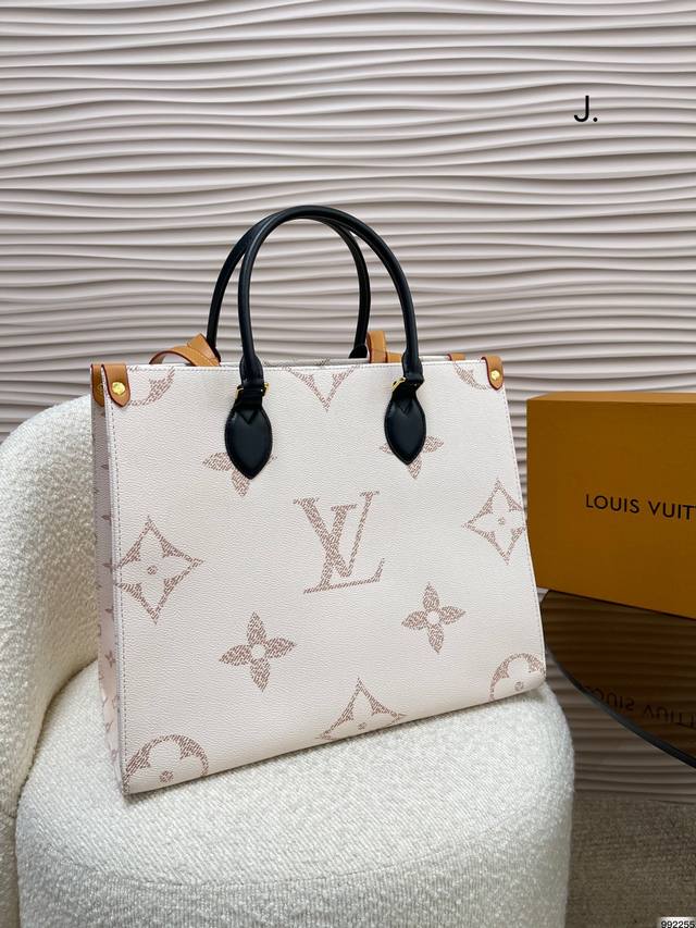 Lv 丛林辣妈包onthego 颜值真的超级超级高 时尚感直接拉满 可爱的女孩永远的yyds 尺寸 35 29