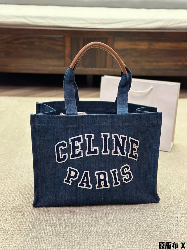 原版布 Celine 托特包 新品购物袋 连韩国人气ig女王blackpink Lisa都抢先在12月时于机场时髦揹着露脸 也让赛琳 成为问询度极高的产品 不光