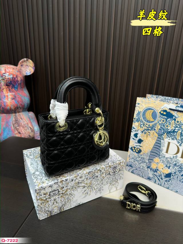 折叠盒 羊皮纹四格尺寸20.17Cm Dior 戴妃包 Diorlady-Life 在澳门威尼斯喜提一款lady-Life包治百病不是假的含它实在是太美了 实物