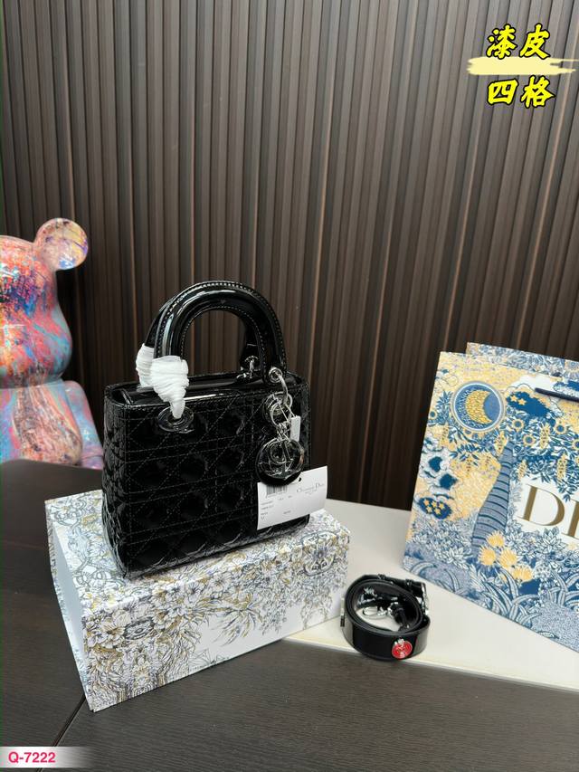 折叠盒 漆皮四格尺寸20.17Cm Dior 戴妃包 Diorlady-Life 在澳门威尼斯喜提一款lady-Life包治百病不是假的含它实在是太美了 实物比