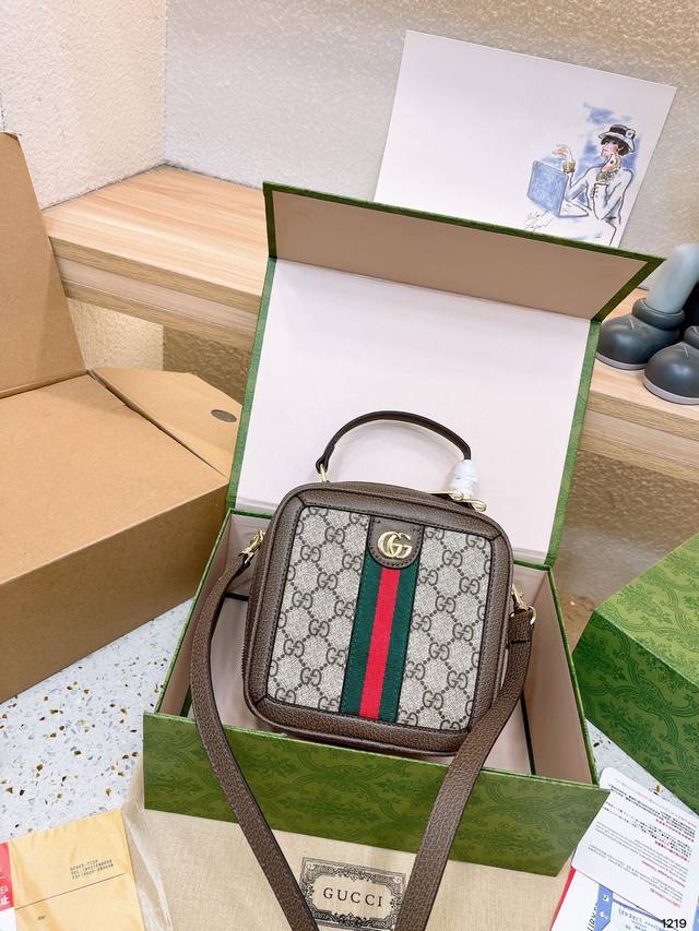 折叠礼盒 酷奇gucci 手提盒子包 独特设计 时尚又经典 超级百搭 日常通勤皆可 上身又a又飒尺寸17.16