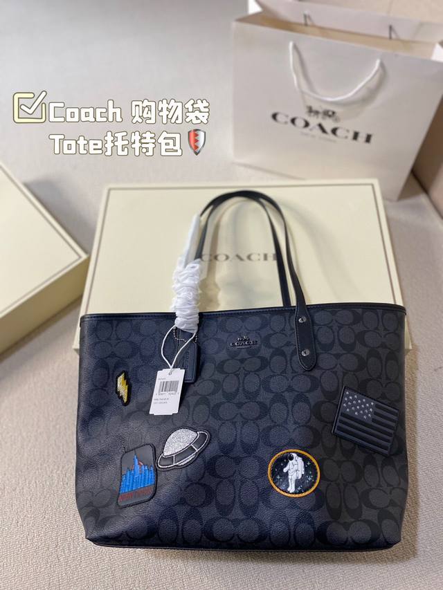 Coach 配折叠盒子 樱桃蔻驰购物袋 超火的tote托特包 日常通勤都非常可会越用越喜欢的一款 值得入手 尺寸 32 27