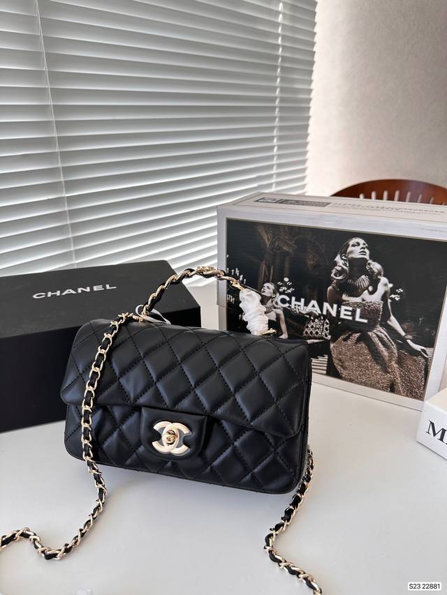 配飞机盒折叠礼盒包装 Chanel 香奈儿 手提斜挎包 搭配衣服超大牌 尺寸:20 12 货号22881