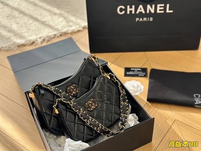 牛皮 Chanel 23K 本季度最值得买的hobo腋下包 Chanel 本季度最值得买的包款 注定是个爆款复古褶皱牛皮皮质 搭配上经典大气的皮穿链双c很有19