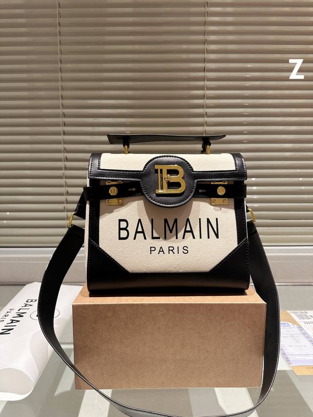 这个包是在逛街的时候一眼看中 自重轻还可以放下电脑简直完美一分钟买单 巴尔曼家的包没有火真是被低估了 23.20Cm