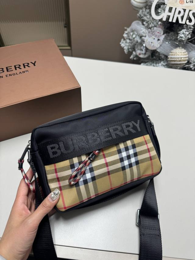 Burberry 巴宝莉相机包 男女都可以背的款式 自己背腻了还可以给男朋友 超喜欢随性帅气的包包 L-15尺寸20.8.14折叠盒