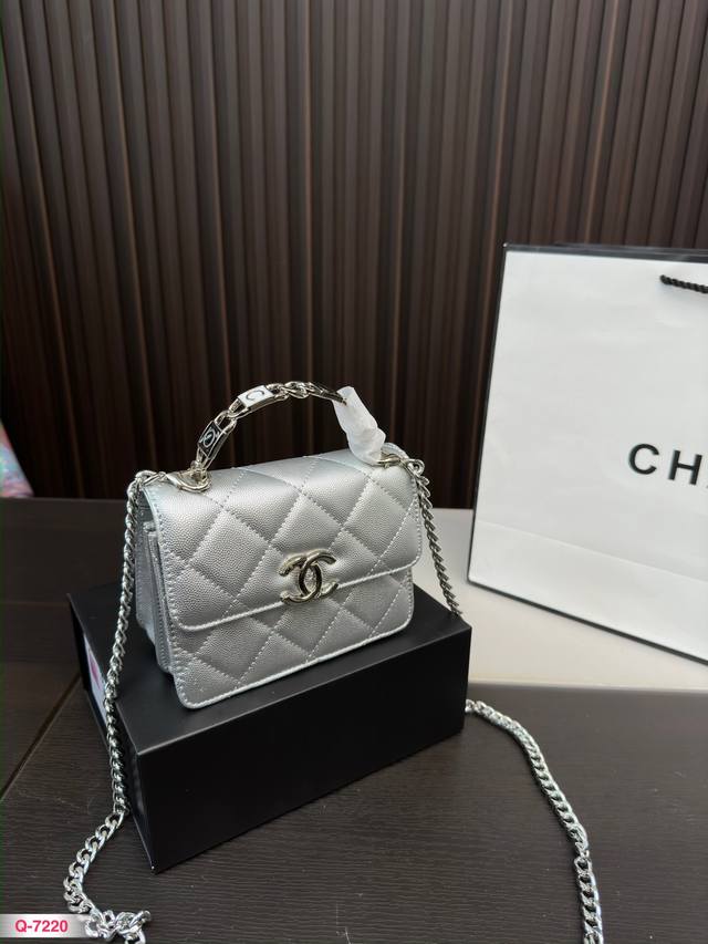 小号 折叠盒 Chanel香奈儿 新款邮差手提包 那么好看 那么香 种草款 超级百搭 尺寸15.12Cm