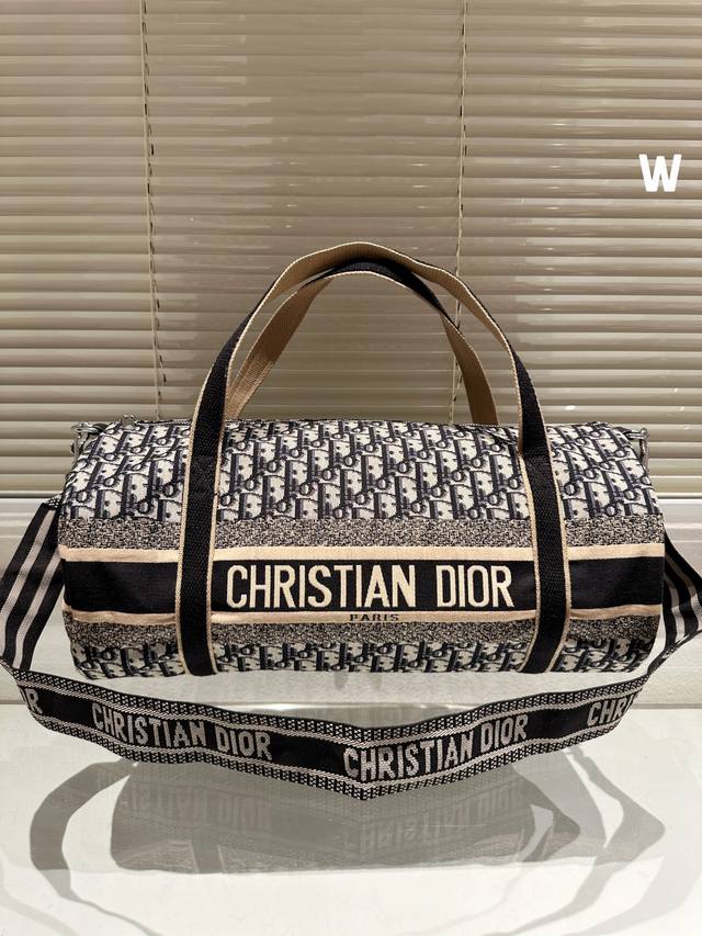 Dior迪奥旅行袋 太好看啦 原单品质 手提斜挎都好看 尺寸45Cm
