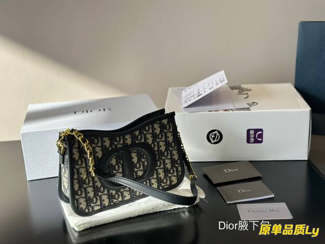 全套包装 Dior 新款链条包 颜值在线 推荐 整个拿捏了非常靓好搭配 尺寸 21*14Cm