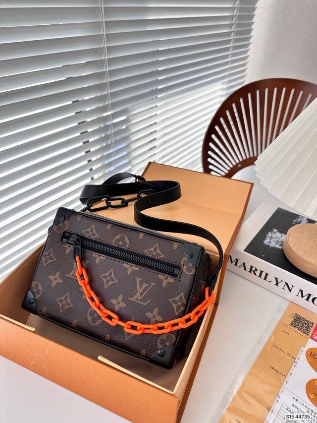 配折叠盒子 Lv方盒子 不得不说louis Vuitton在设计师virgil Abloh的手里时髦出了新高度 完全成为时髦精和潮人的标配 这个小盒子系列必将继