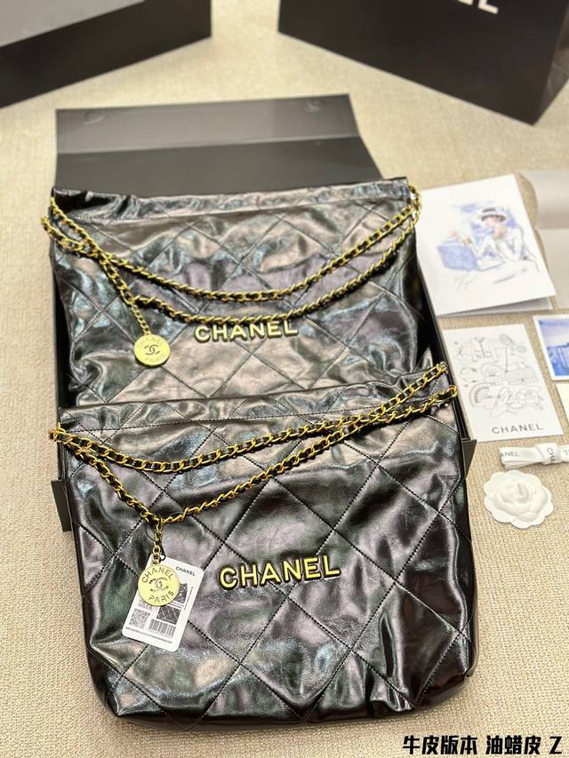牛皮版本 油蜡皮 Chanel 22Bag 以数字命名的 垃圾袋 2021 年10 月 Chanel 品牌艺术总监virginie Viard在2022年春夏