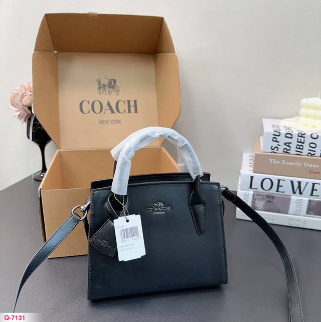 配折叠盒子 Coach蔻驰新款手提包 一眼心动的包包 小小的身体 大大的容量 尺寸 22 18 Cm