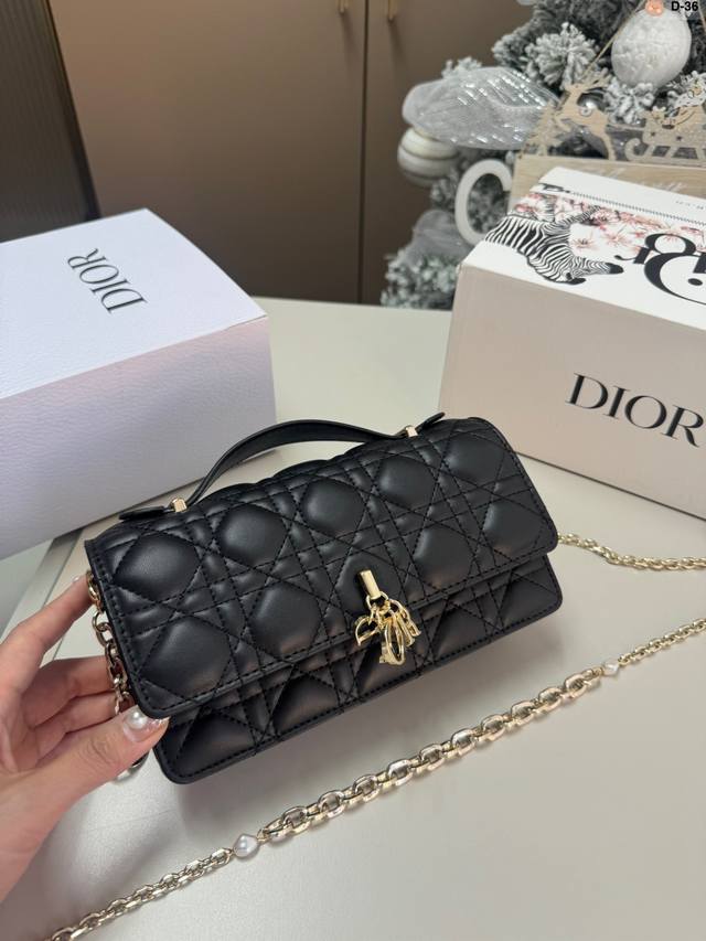 迪奥 Dior Miss 珍珠链条包 24早春新款系列 简直无法拒绝 超显气质 高级感十足 集美必入款 D-36尺寸22.5.12折叠盒飞机盒